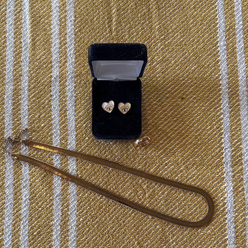 Gold (fake) jewelry bundle